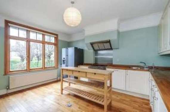4 bedroom Detached t...